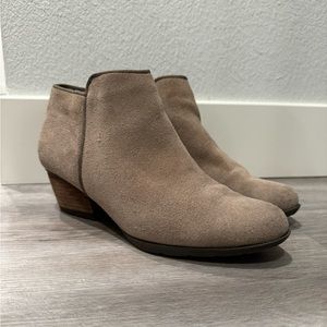 Blonde Villa Waterproof Suede Booties Mushroom 7.5 wide